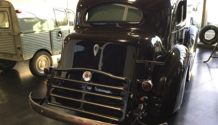 Auto nera